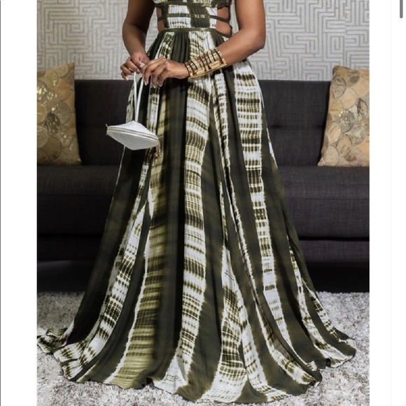 NEW‼️Backless Halter Print Dress - Picture 2 of 5